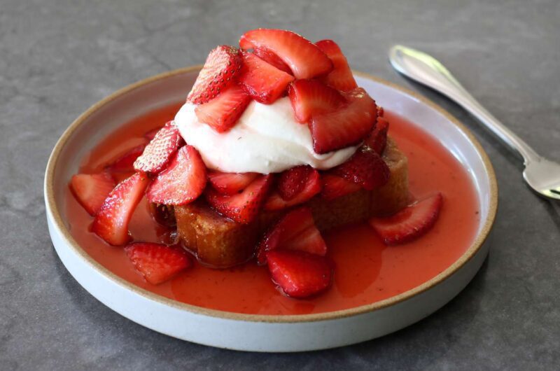 Strawberry Blender Cake