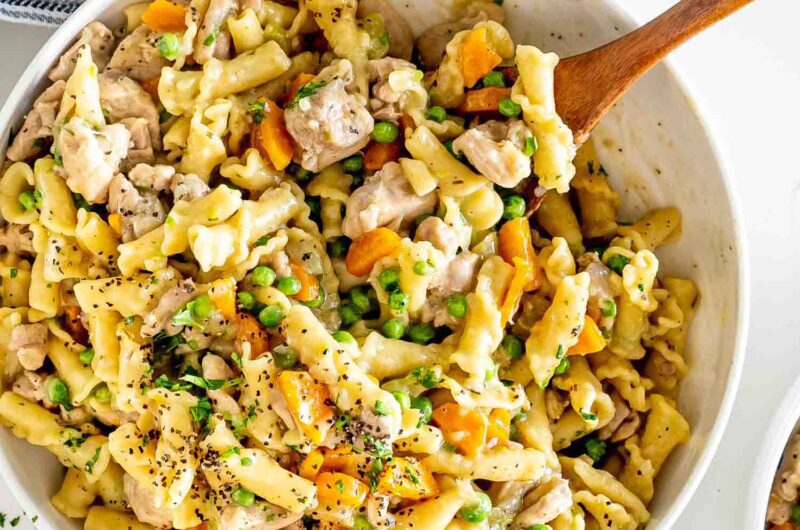 Chicken Pot Pie Pasta Bake